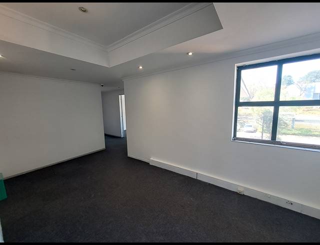 281M² OFFICE TO LET IN HYDE PARK